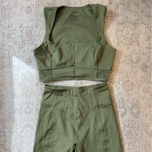 Olive Green le ORE workout set